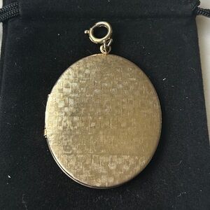 Vintage‎ Gold Oval Locket Pendant
